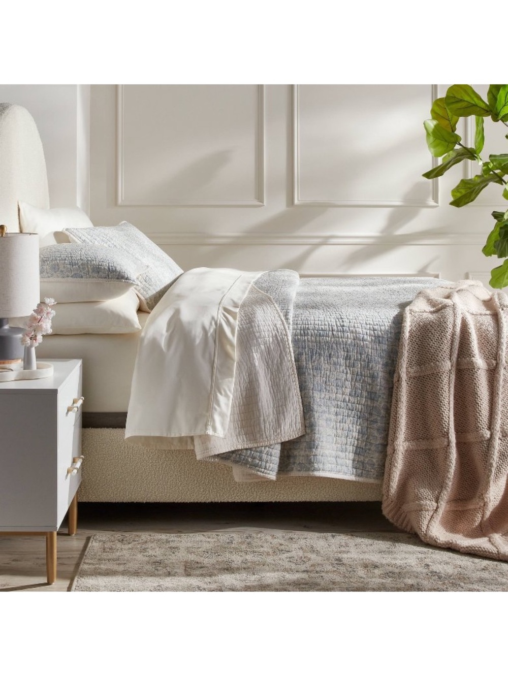 Threshold Printed Cotton Voile Tonal
Floral Quilt Ivory/Sky Blue •Full/Queen•